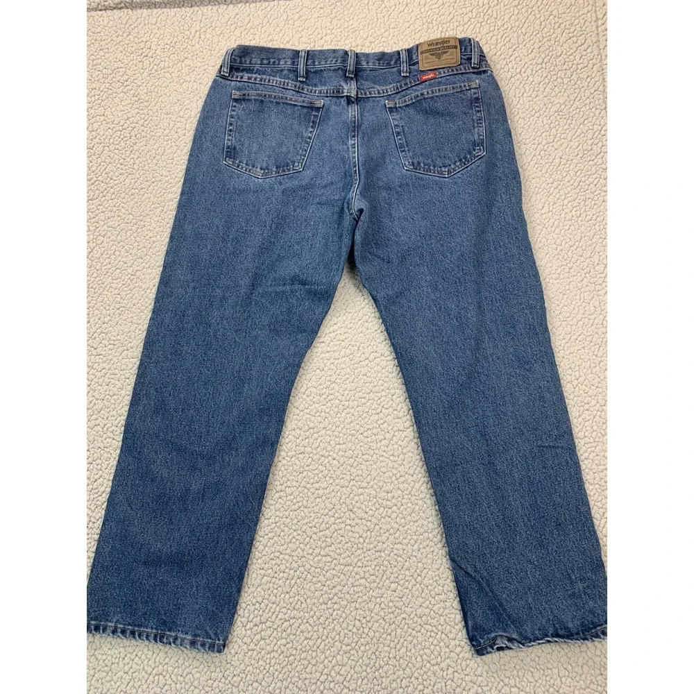 Wrangler‎ Jeans Mens 38x30 Blue Medium Wash Straight Leg 100% Cotton Denim
